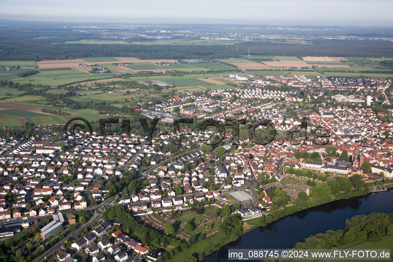 Vue aérienne de Seligenstadt dans le département Hesse, Allemagne