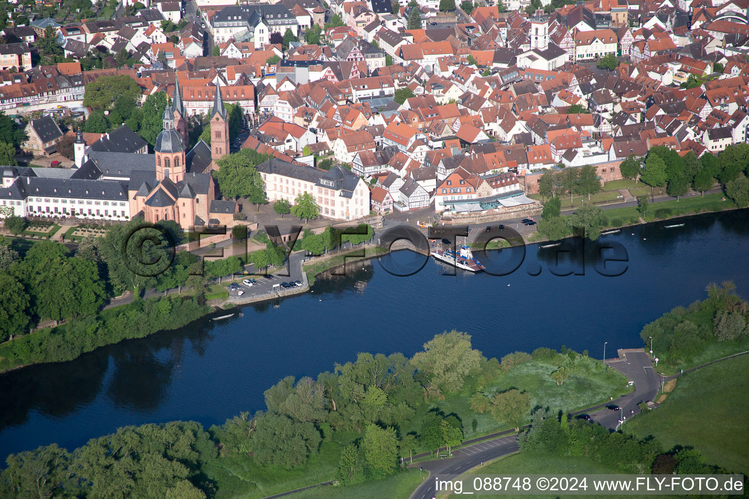 Vue aérienne de Seligenstadt dans le département Hesse, Allemagne