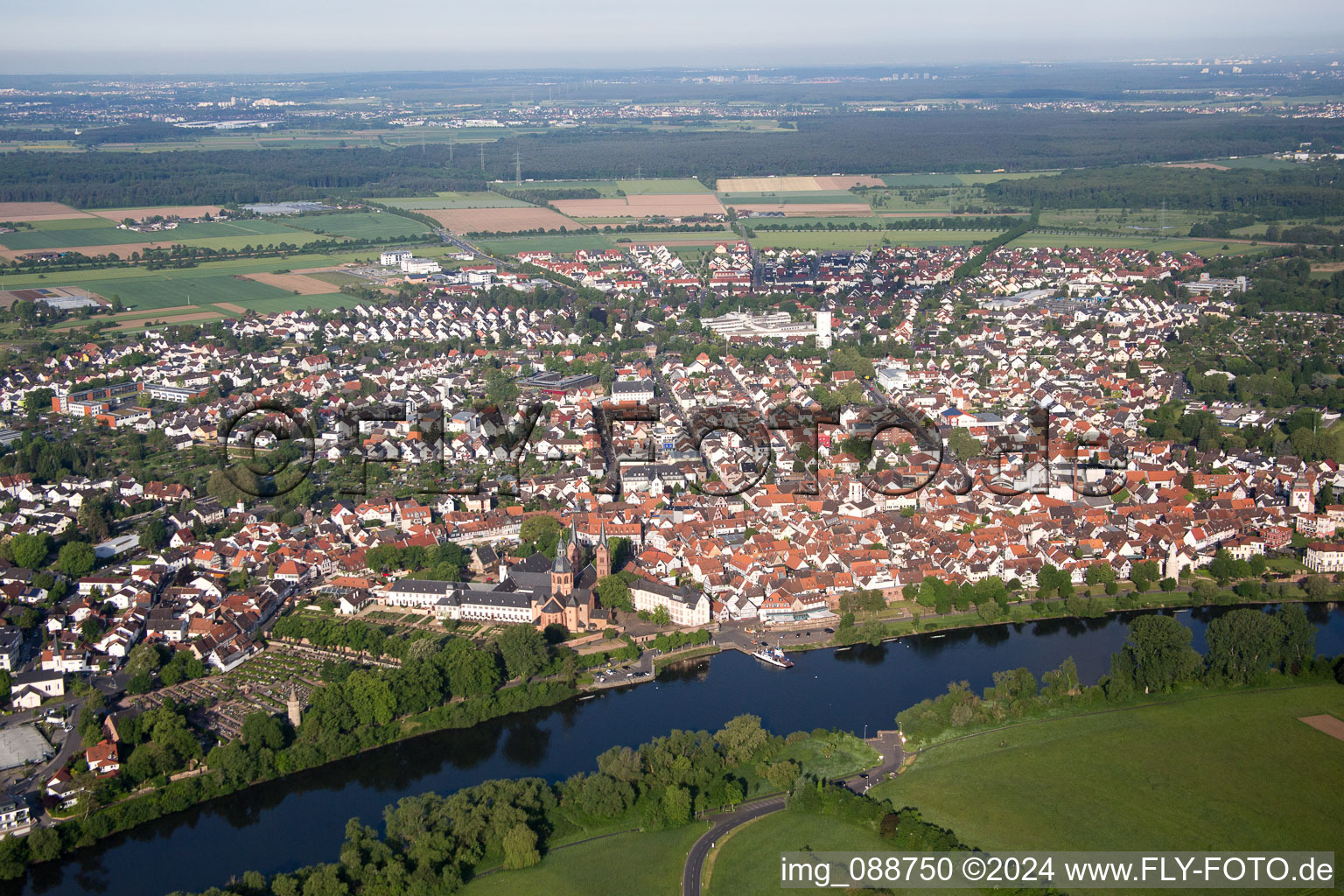 Photographie aérienne de Seligenstadt dans le département Hesse, Allemagne