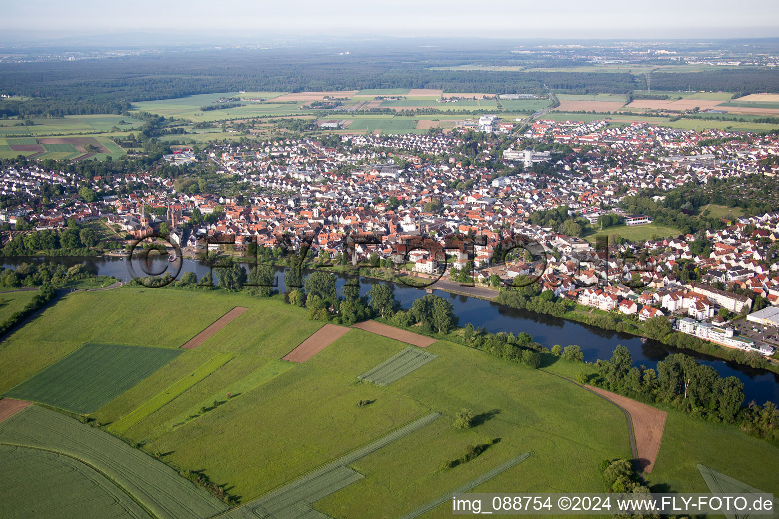 Seligenstadt dans le département Hesse, Allemagne vue d'en haut