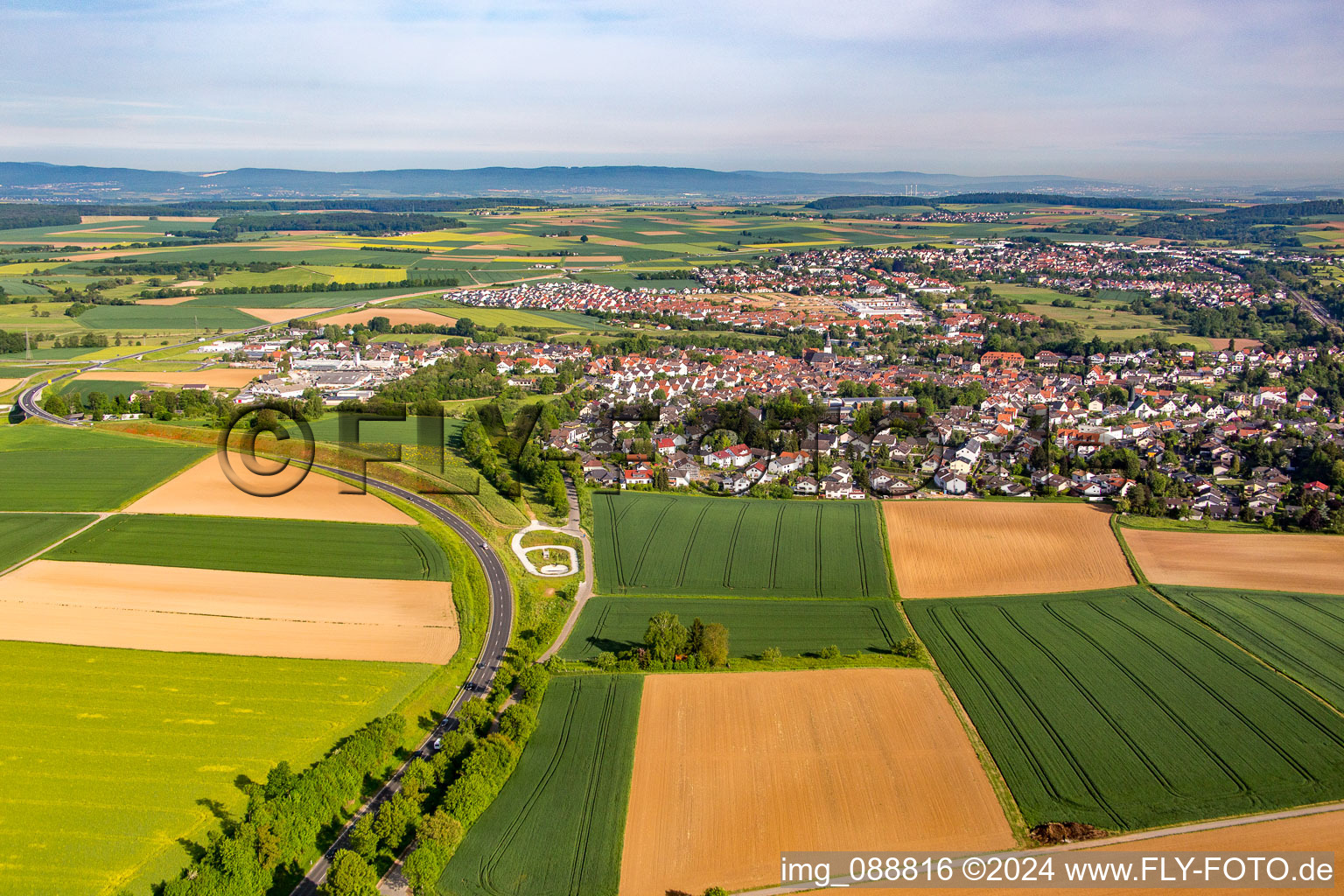 Vue aérienne de Quartier Windecken in Nidderau dans le département Hesse, Allemagne