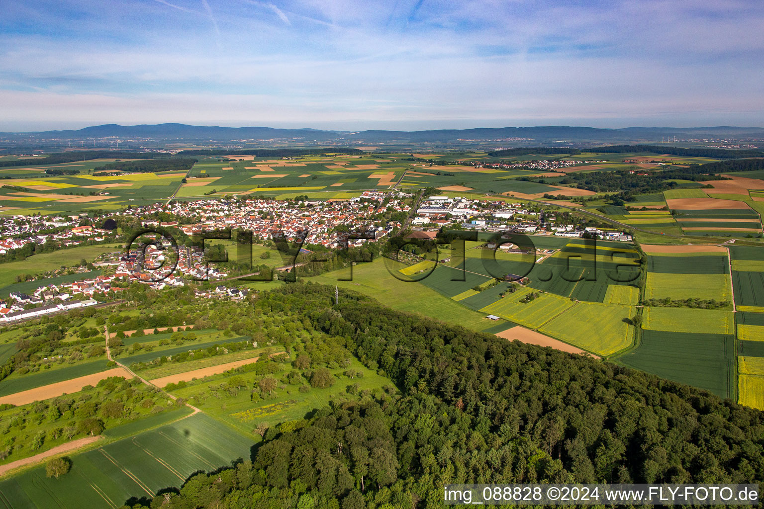 Vue aérienne de Quartier Heldenbergen in Nidderau dans le département Hesse, Allemagne