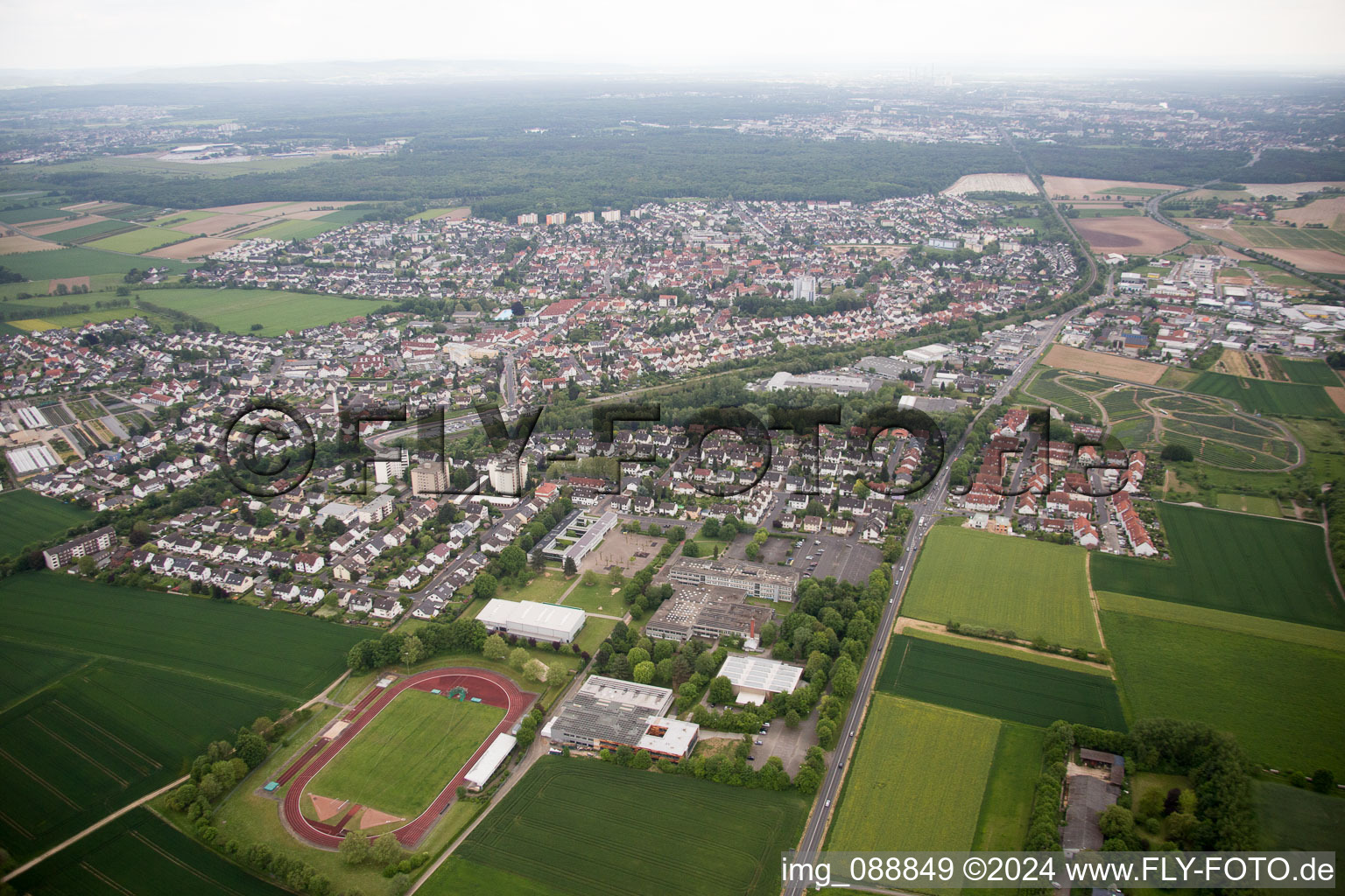 Bruchköbel dans le département Hesse, Allemagne vue d'en haut