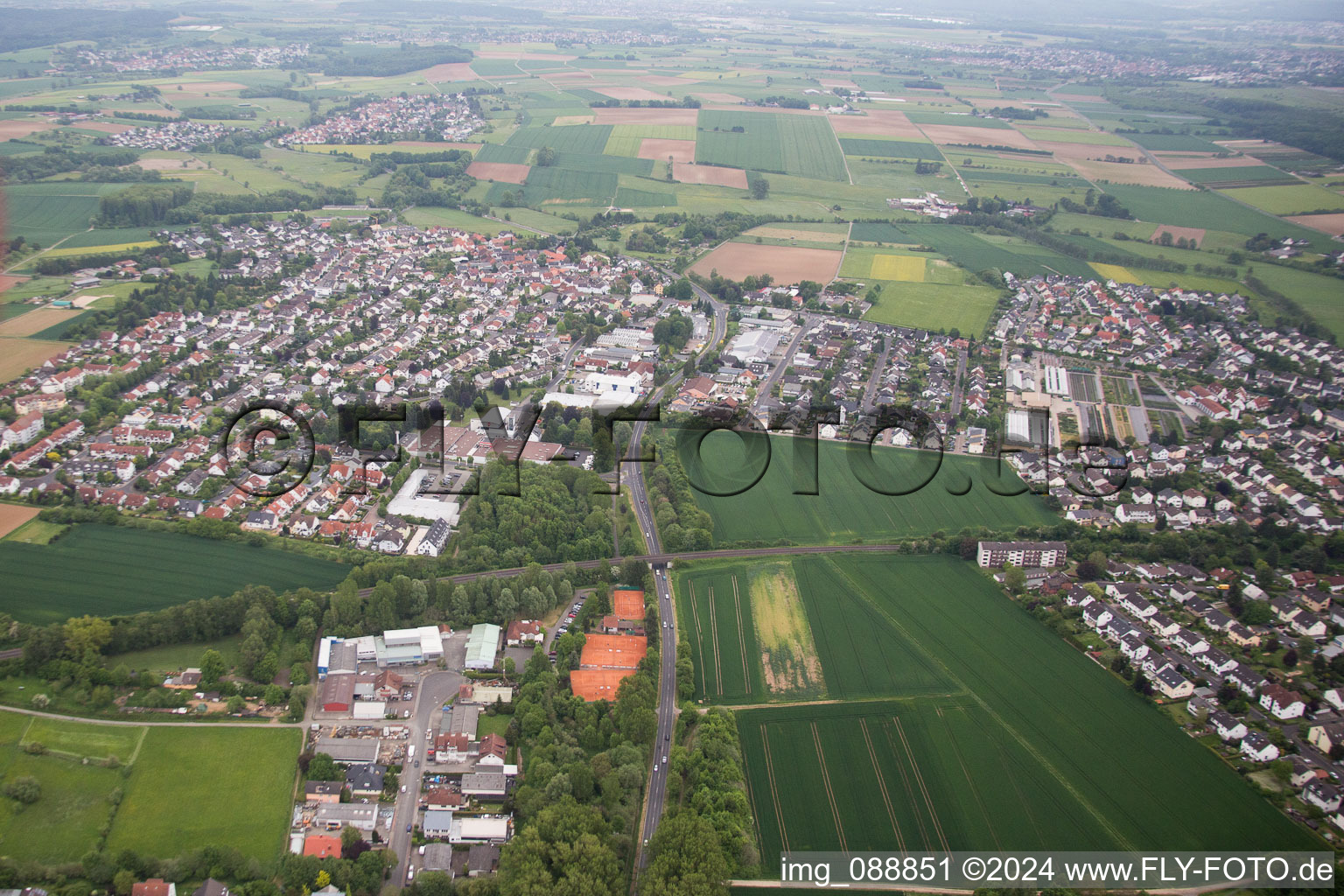 Vue d'oiseau de Bruchköbel dans le département Hesse, Allemagne