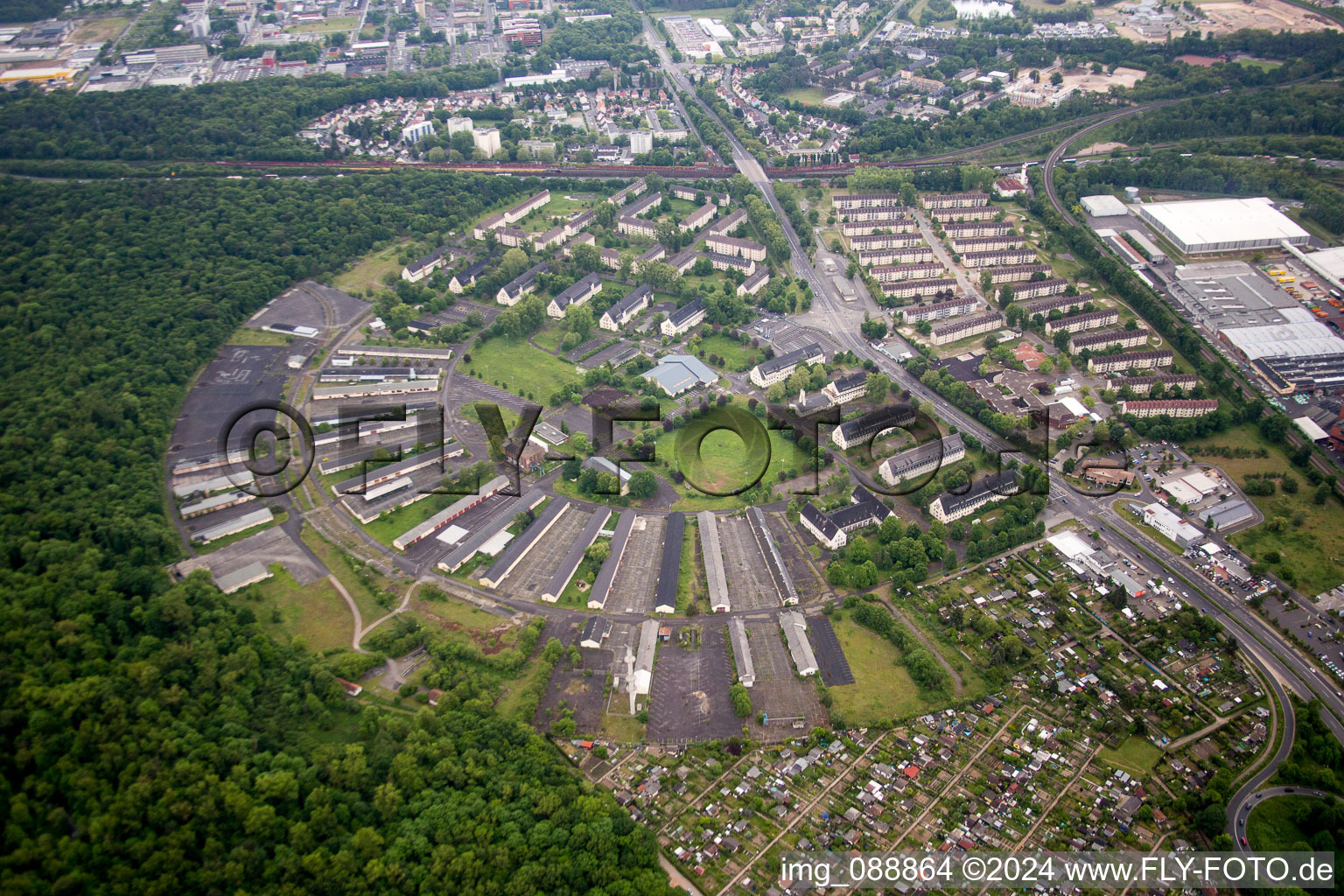 Vue aérienne de Ancienne caserne militaire des pionniers dans le quartier de Wolfgang à Hanau dans le département Hesse, Allemagne