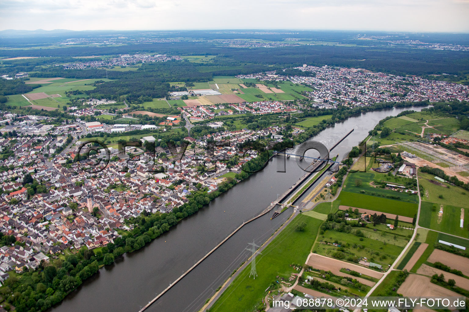 Photographie aérienne de Großkrotzenburg dans le département Hesse, Allemagne