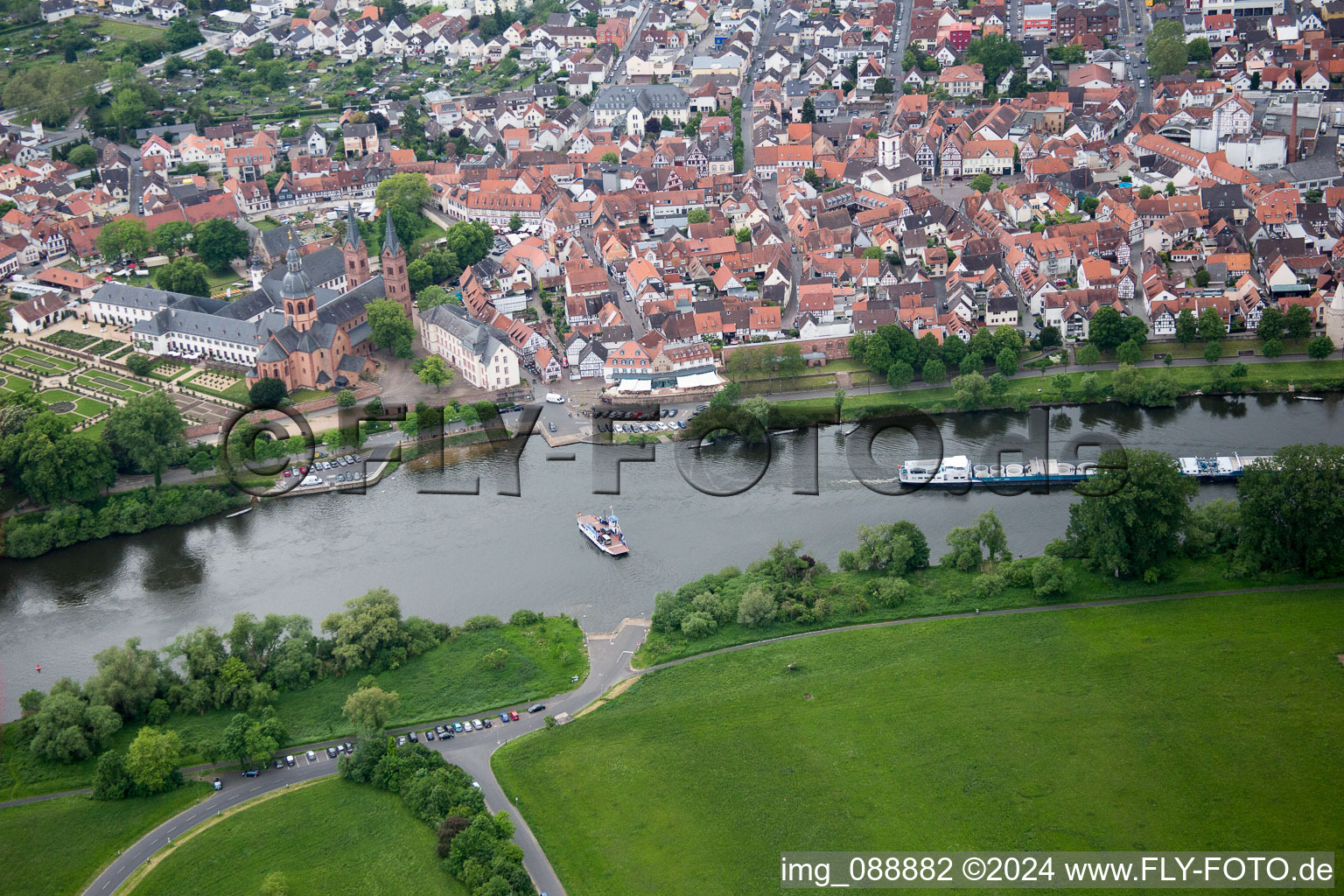 Vue d'oiseau de Seligenstadt dans le département Hesse, Allemagne