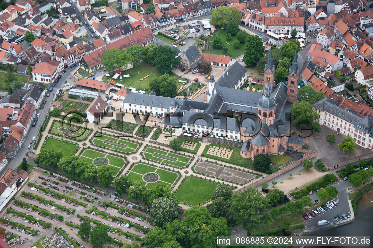 Seligenstadt dans le département Hesse, Allemagne vue du ciel