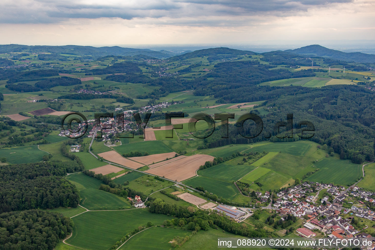 Vue aérienne de Dans Modautal à le quartier Ernsthofen in Modautal dans le département Hesse, Allemagne