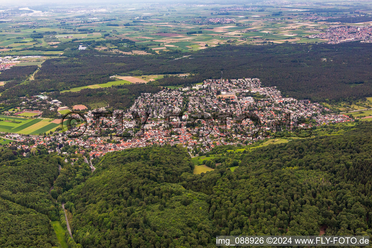 Vue aérienne de De l'est à le quartier Seeheim in Seeheim-Jugenheim dans le département Hesse, Allemagne