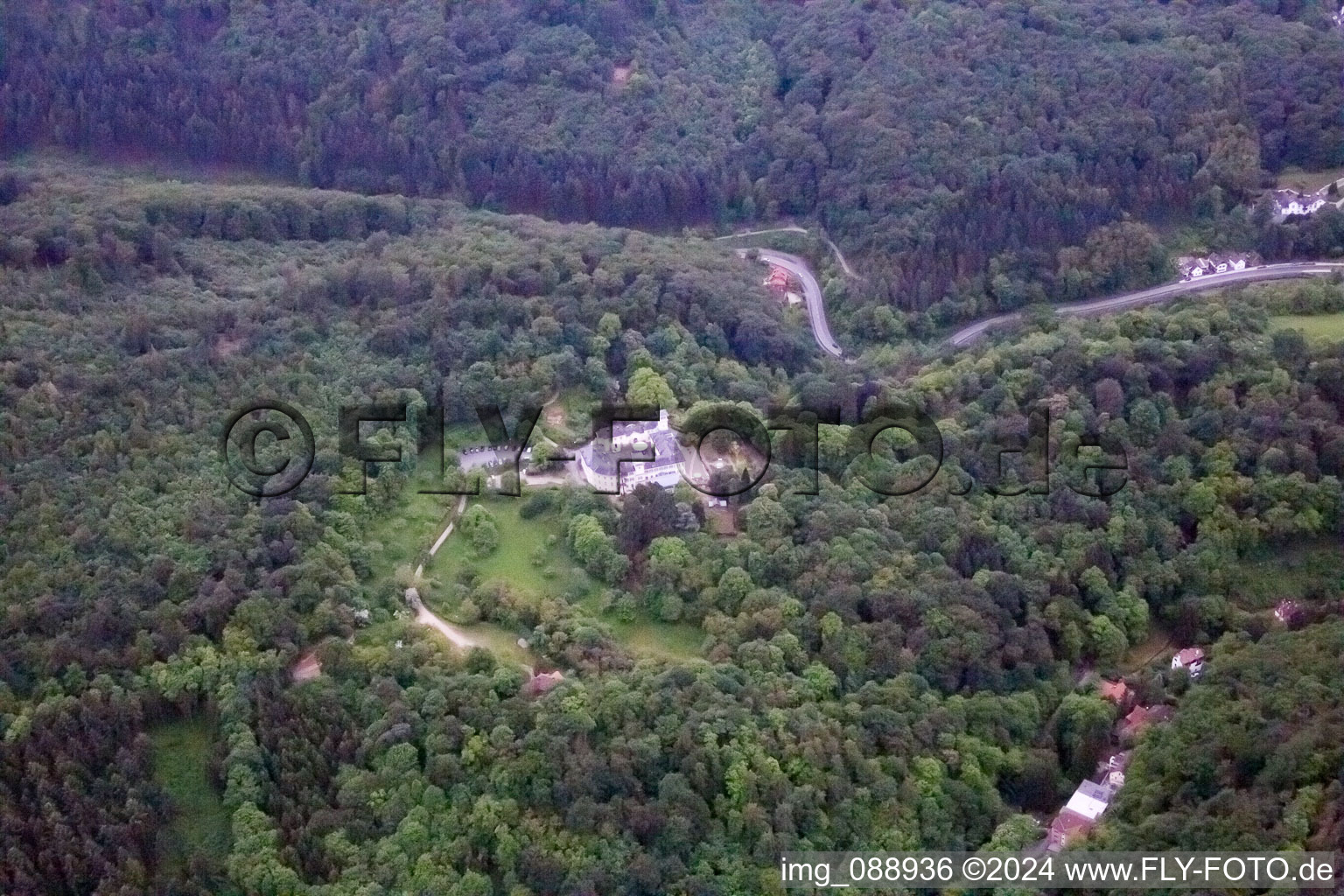 Ruines du château de Tannenberg à Seeheim-Jugenheim dans le département Hesse, Allemagne vue d'en haut