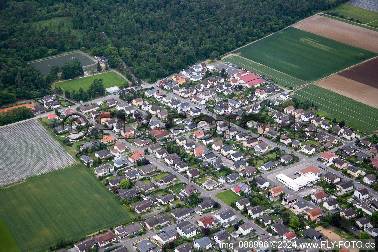 Einhausen dans le département Hesse, Allemagne vue d'en haut