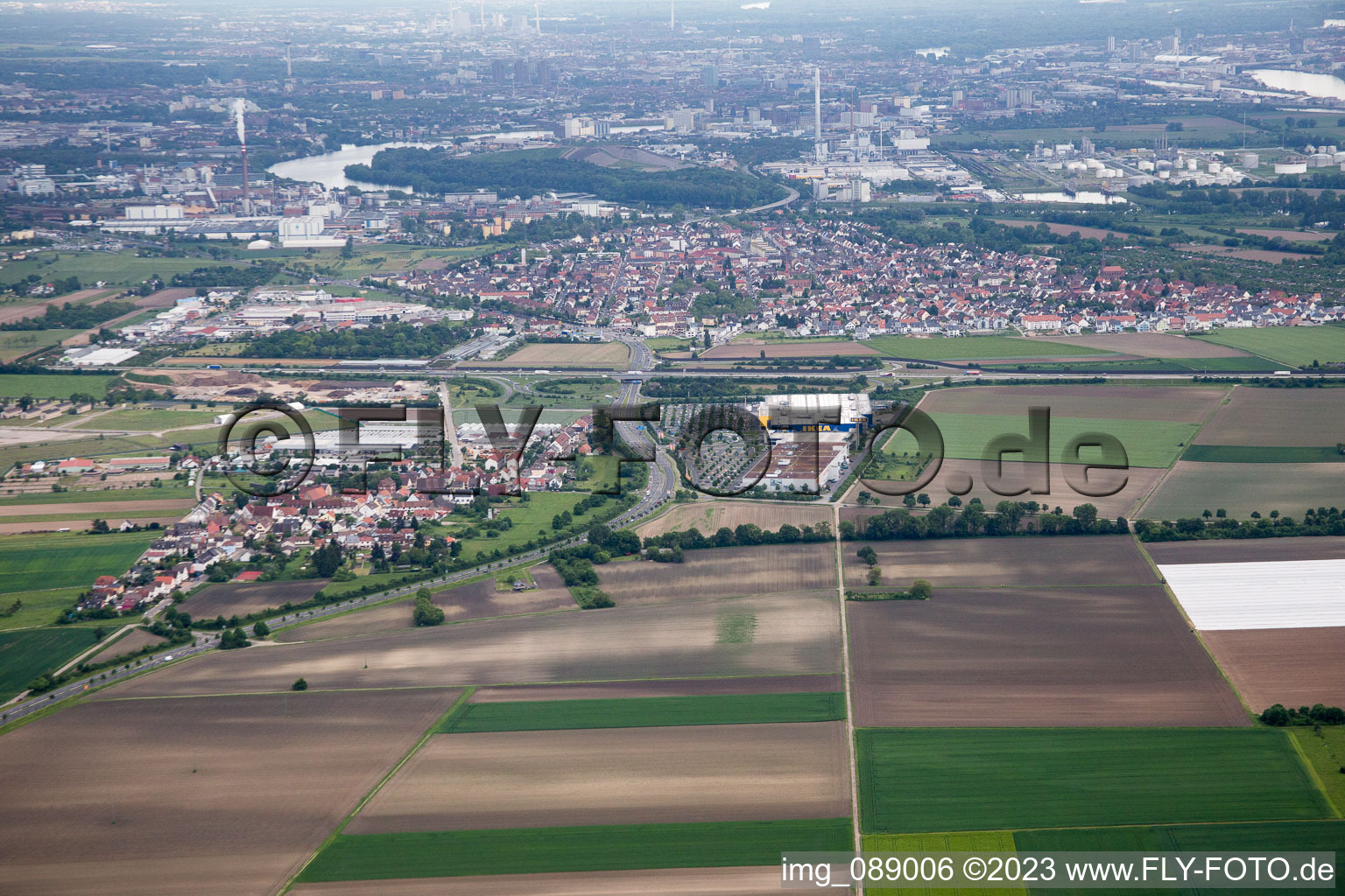 Vue aérienne de Scharhof, IKEA à le quartier Sandhofen in Mannheim dans le département Bade-Wurtemberg, Allemagne