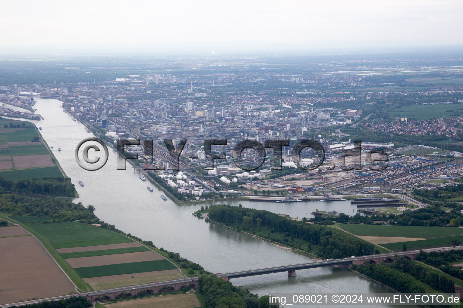 Vue oblique de Quartier BASF in Ludwigshafen am Rhein dans le département Rhénanie-Palatinat, Allemagne