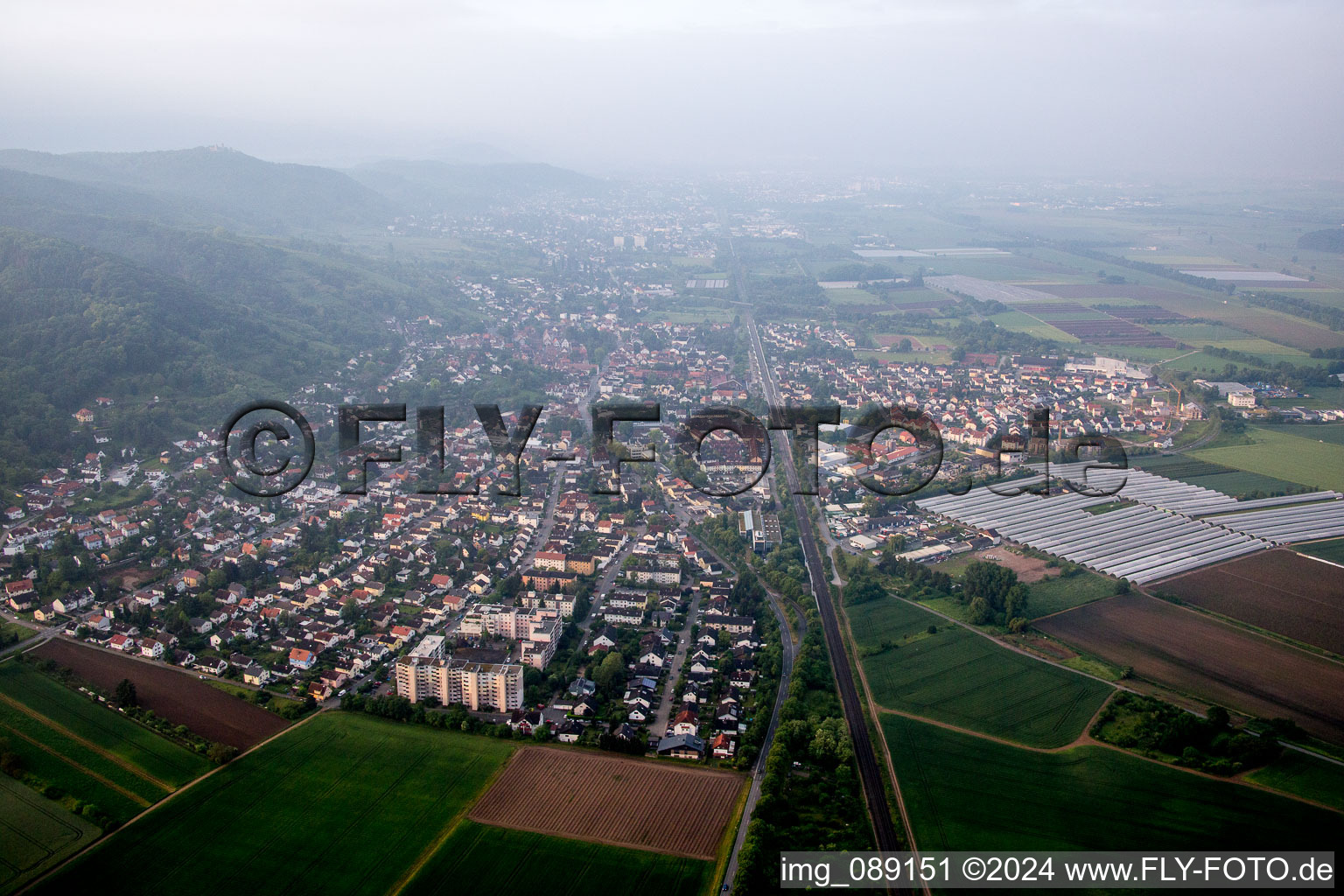 Vue aérienne de Zwingenberg dans le département Hesse, Allemagne