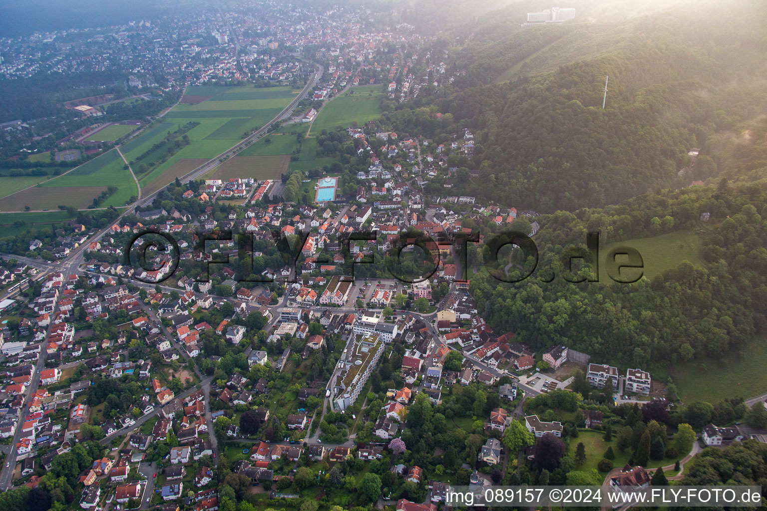 Quartier Jugenheim an der Bergstrasse in Seeheim-Jugenheim dans le département Hesse, Allemagne d'un drone