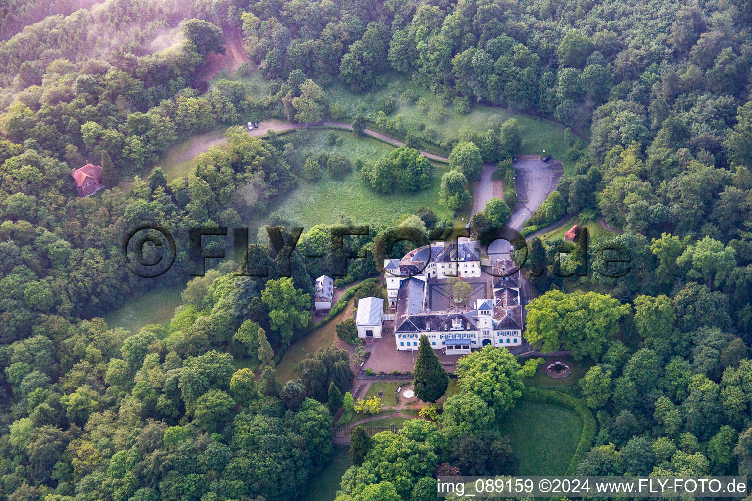 Vue aérienne de Fondation du château de Heiligenberg à Seeheim-Jugenheim dans le département Hesse, Allemagne