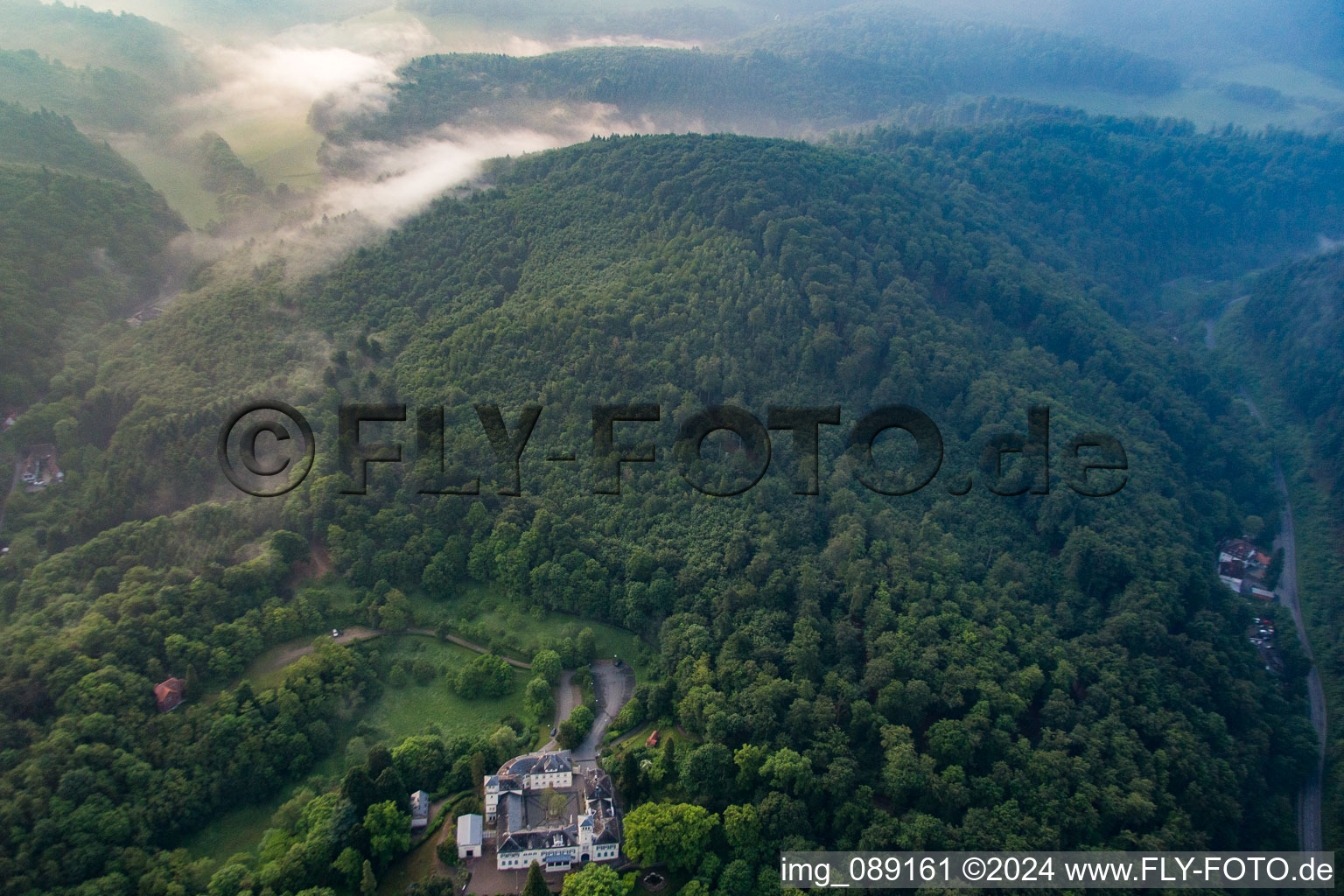 Quartier Jugenheim an der Bergstrasse in Seeheim-Jugenheim dans le département Hesse, Allemagne vu d'un drone