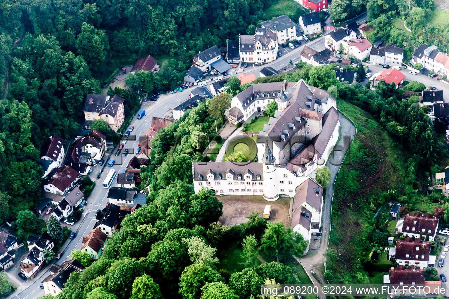 Vue aérienne de Parc du château Schönberg à le quartier Schönberg in Bensheim dans le département Hesse, Allemagne