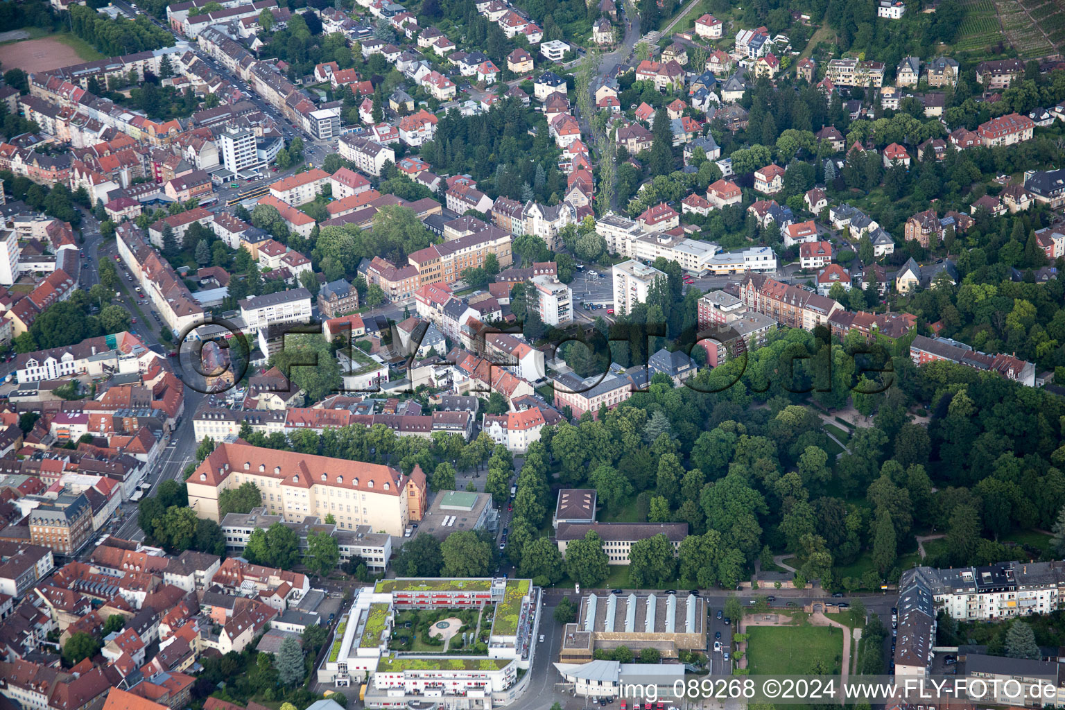 Vue aérienne de Zone d'aménagement de la friche industrielle, ancien site Pfaff devenu usine spatiale à le quartier Durlach in Karlsruhe dans le département Bade-Wurtemberg, Allemagne