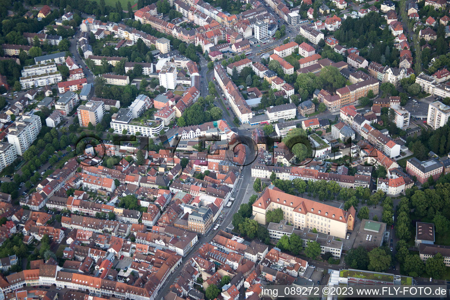 Vue aérienne de Pfinztalstr à le quartier Durlach in Karlsruhe dans le département Bade-Wurtemberg, Allemagne