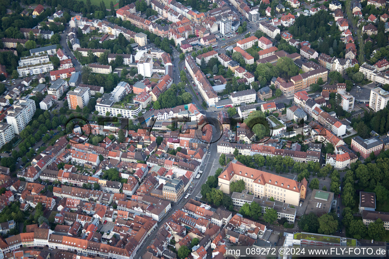 Vue aérienne de Pfinztalstr à le quartier Durlach in Karlsruhe dans le département Bade-Wurtemberg, Allemagne