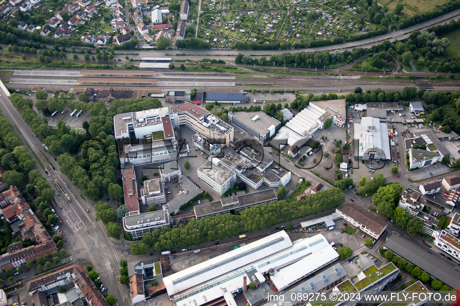 Vue aérienne de Dr. Souabe à le quartier Durlach in Karlsruhe dans le département Bade-Wurtemberg, Allemagne