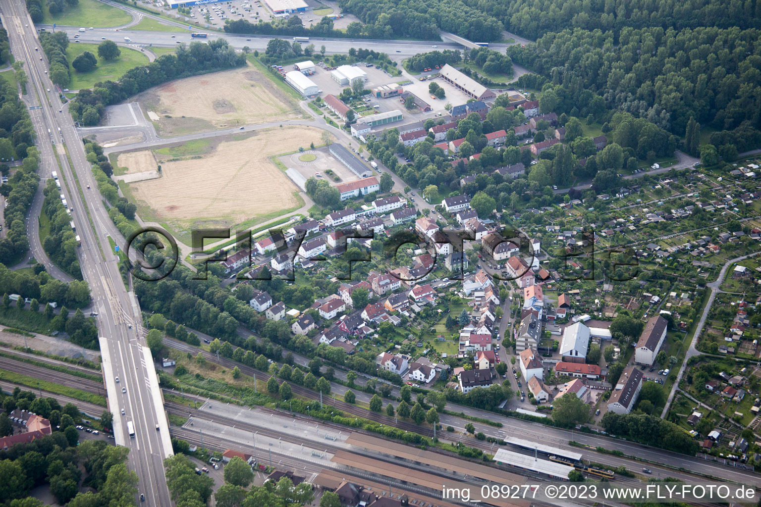 Vue aérienne de Chantier du DM-Dialogicum à le quartier Durlach in Karlsruhe dans le département Bade-Wurtemberg, Allemagne