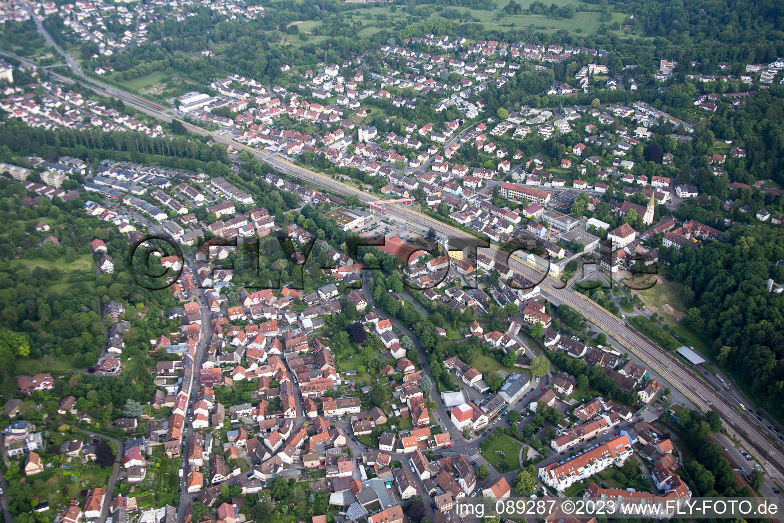 Quartier Grötzingen in Karlsruhe dans le département Bade-Wurtemberg, Allemagne depuis l'avion