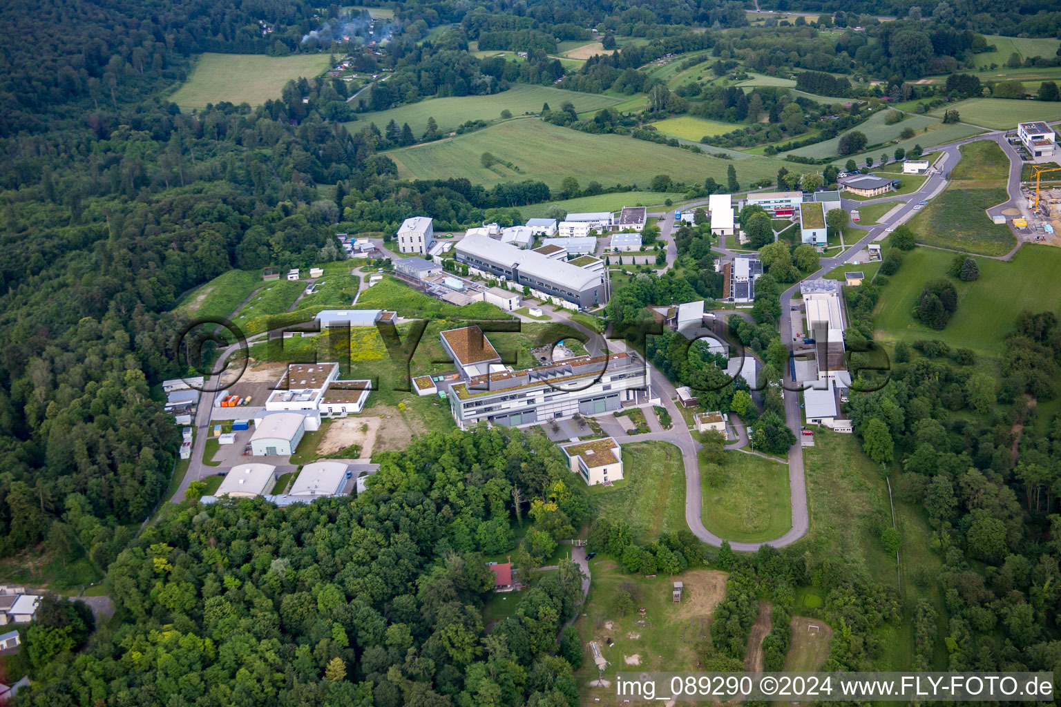 Vue aérienne de Complexe immobilier de l'Institut Fraunhofer de technologie chimique TIC à le quartier Berghausen in Pfinztal dans le département Bade-Wurtemberg, Allemagne