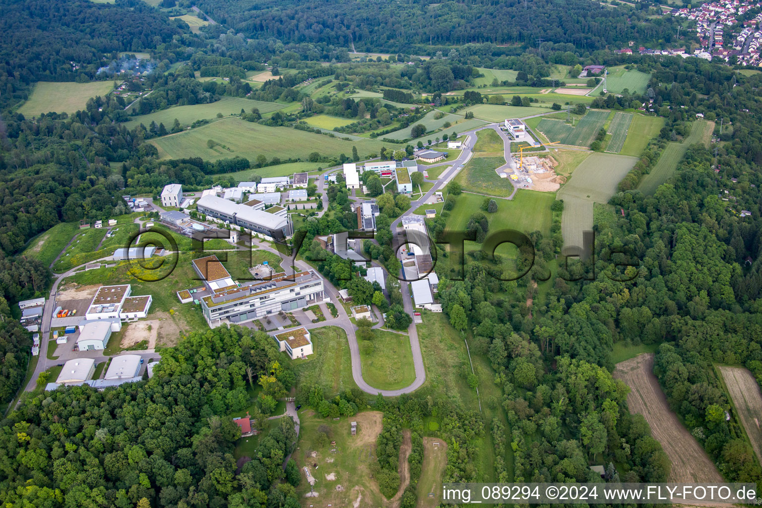 Vue aérienne de Complexe immobilier de l'Institut Fraunhofer de technologie chimique TIC à le quartier Berghausen in Pfinztal dans le département Bade-Wurtemberg, Allemagne