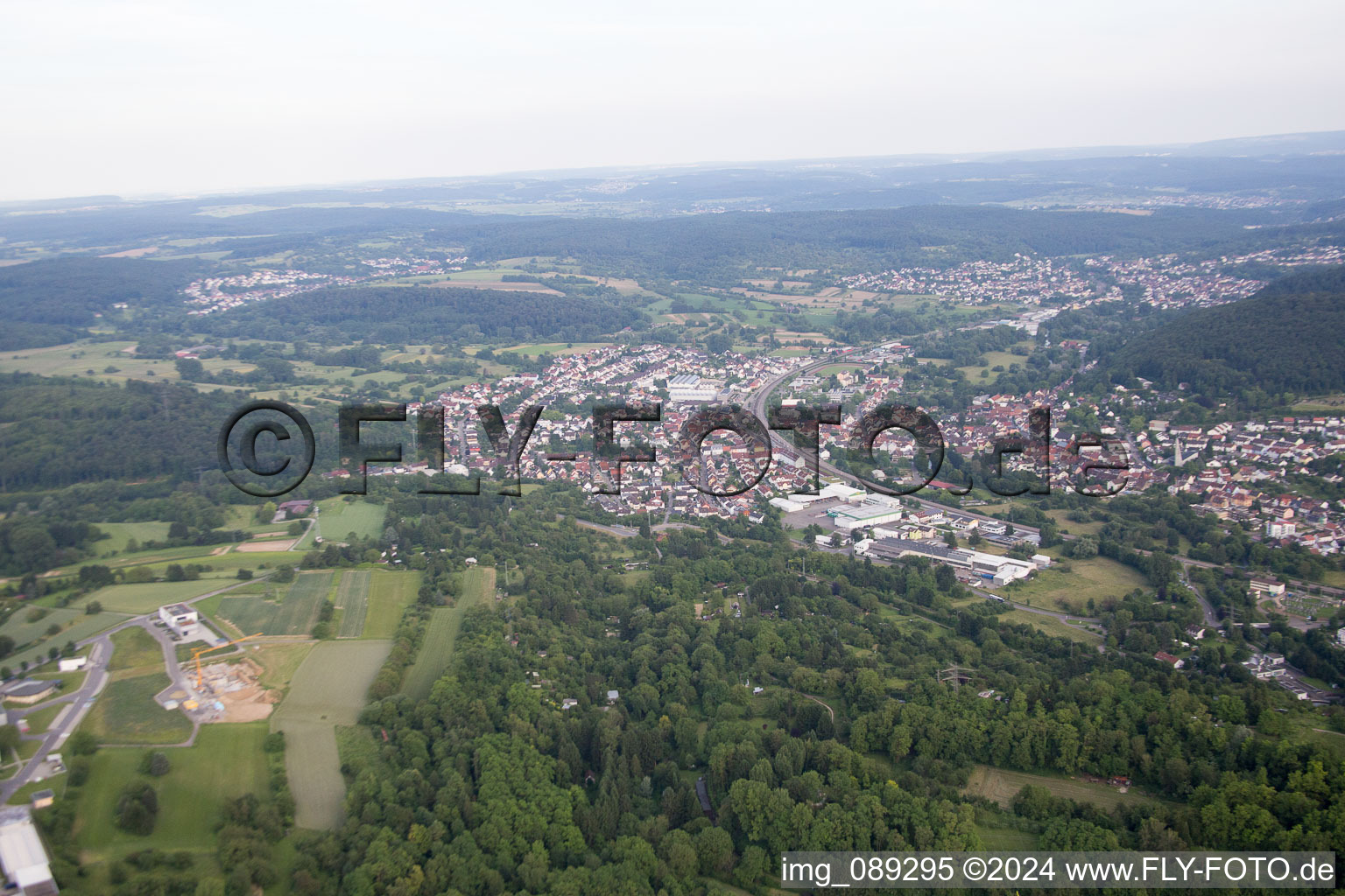 Vue d'oiseau de Quartier Grötzingen in Karlsruhe dans le département Bade-Wurtemberg, Allemagne