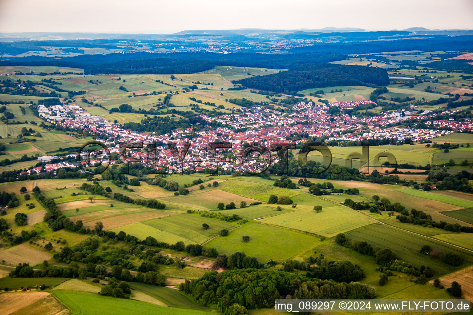 Vue aérienne de Quartier Jöhlingen in Walzbachtal dans le département Bade-Wurtemberg, Allemagne