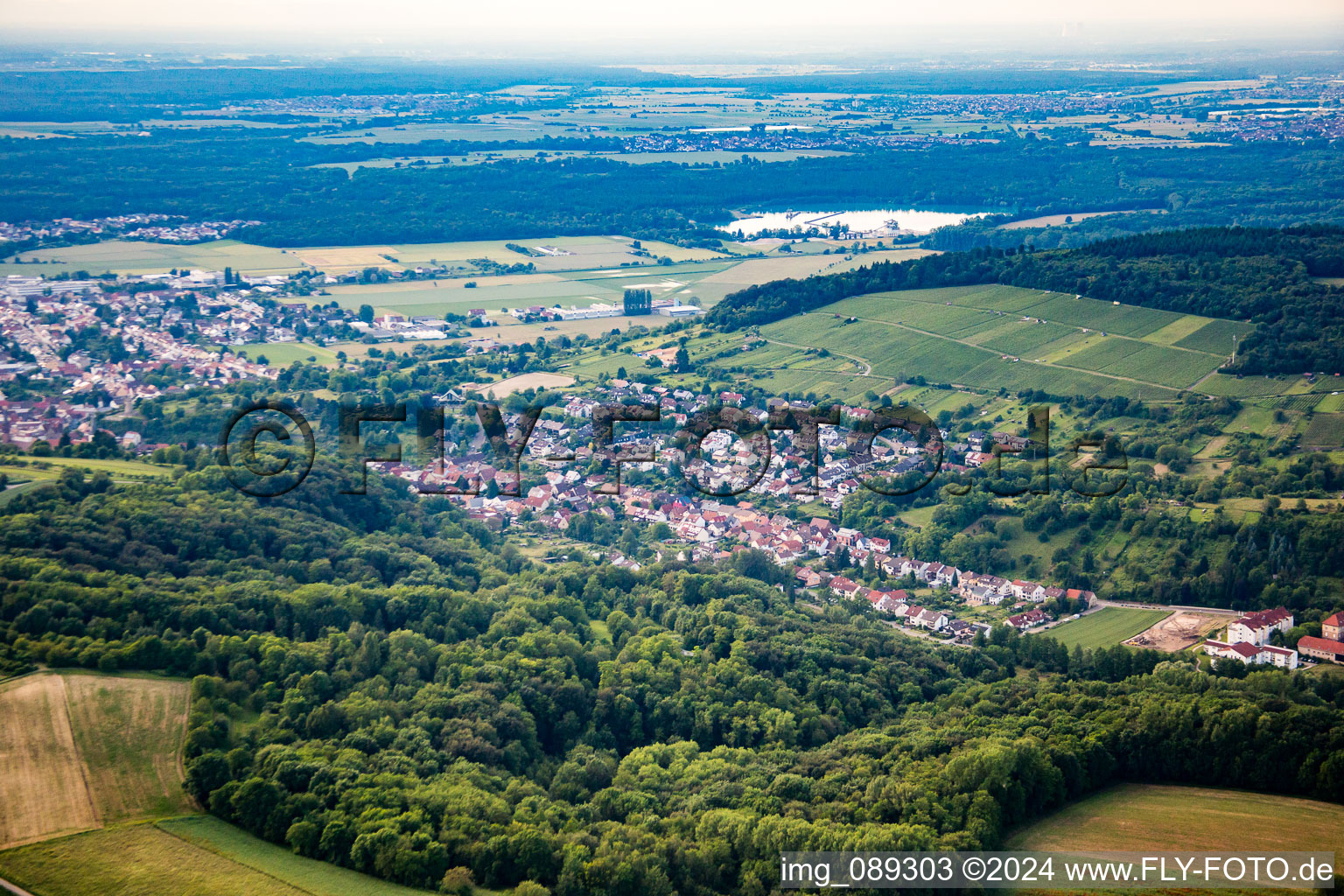 Vue aérienne de Du sud-est à Weingarten dans le département Bade-Wurtemberg, Allemagne