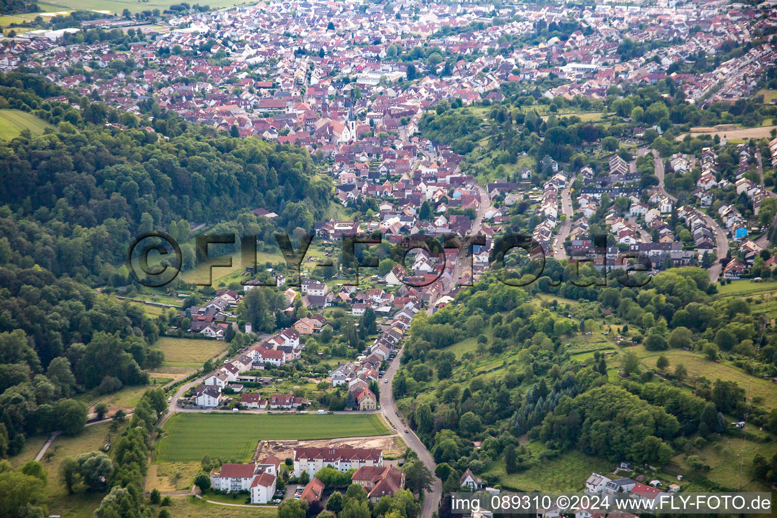 Vue aérienne de De l'est à Weingarten dans le département Bade-Wurtemberg, Allemagne