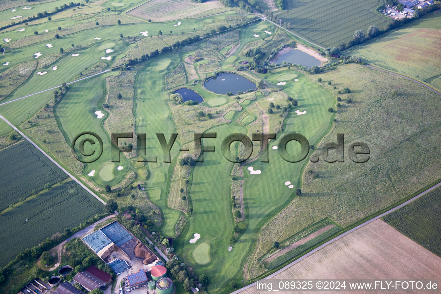 Vue aérienne de Superficie du terrain de golf Golfclub Bruchsal eV à Bruchsal dans le département Bade-Wurtemberg, Allemagne