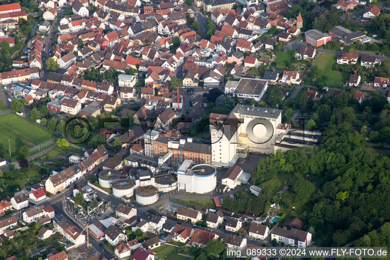 Vue aérienne de Moulins à grains Wachter Reiner à le quartier Heidelsheim in Bruchsal dans le département Bade-Wurtemberg, Allemagne