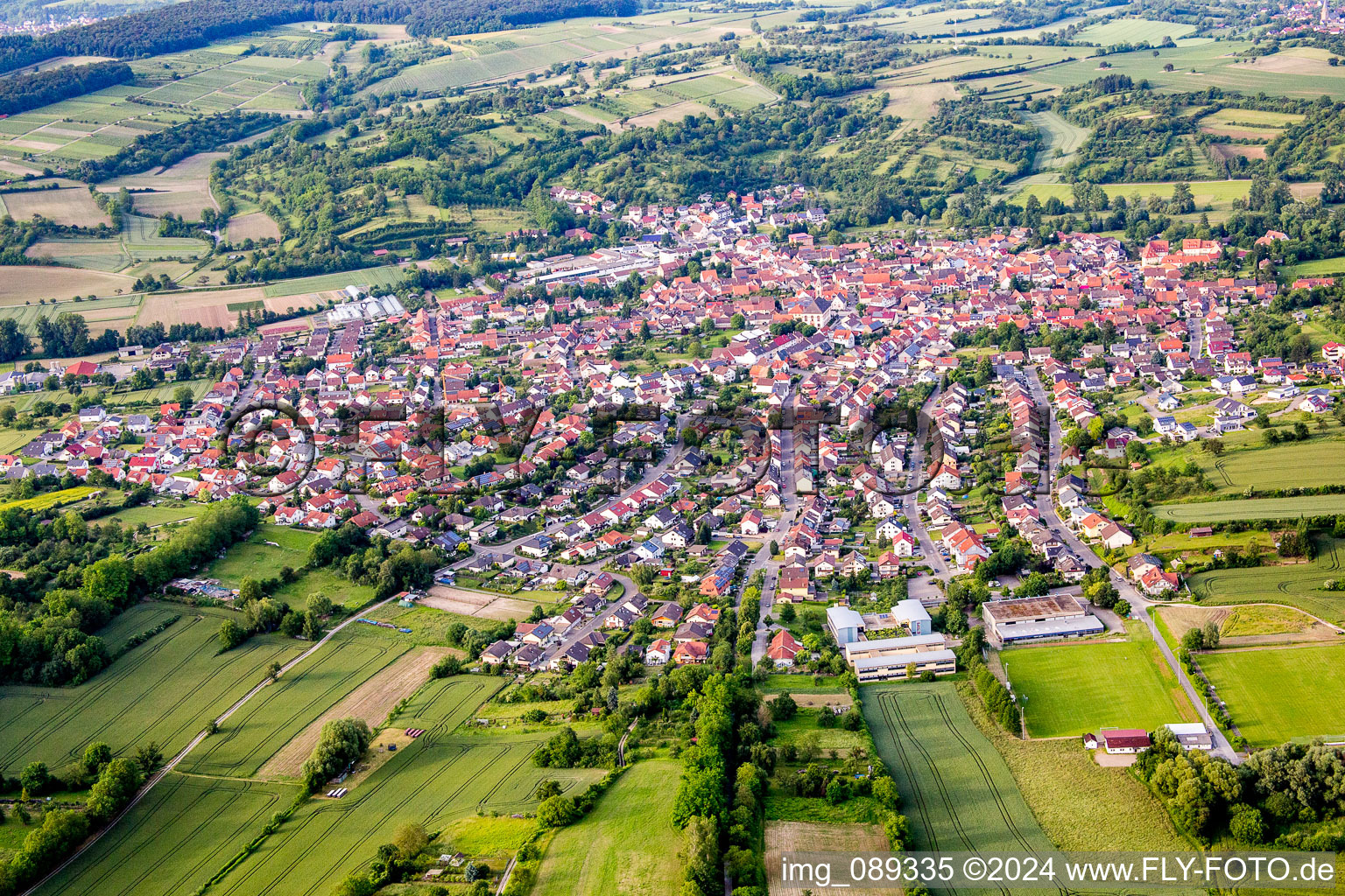 Vue aérienne de Quartier Unteröwisheim in Kraichtal dans le département Bade-Wurtemberg, Allemagne