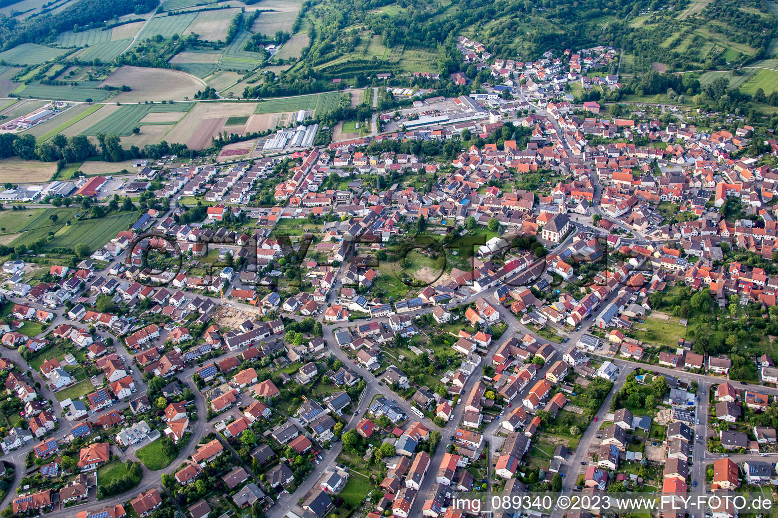 Vue aérienne de Quartier Unteröwisheim in Kraichtal dans le département Bade-Wurtemberg, Allemagne