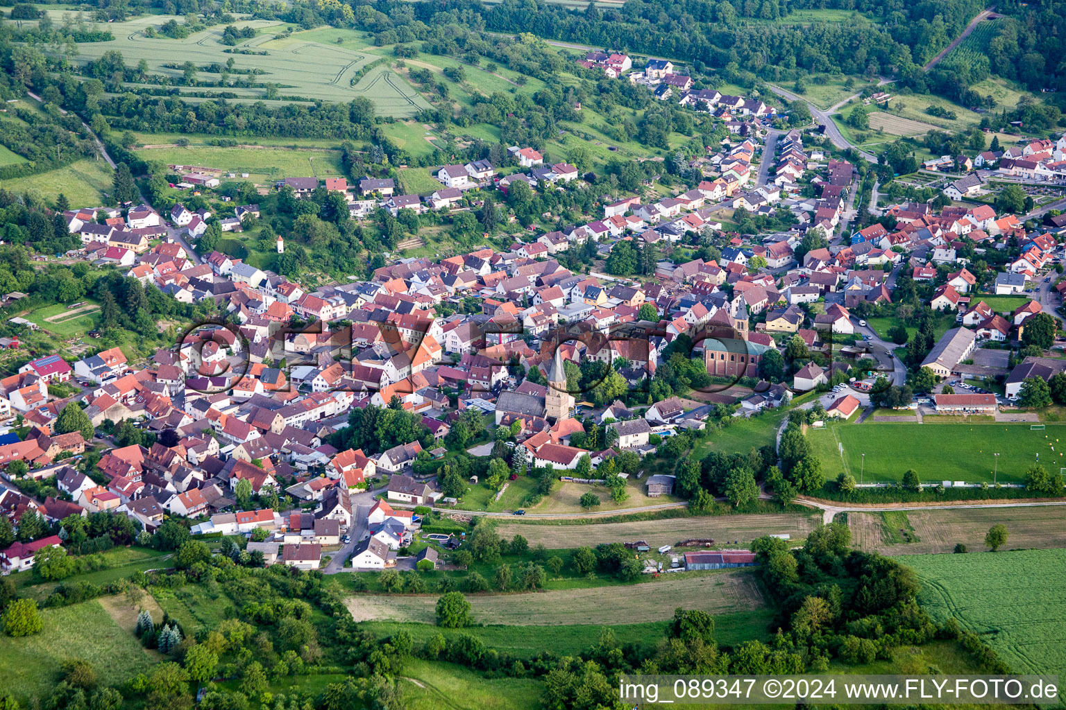 Vue aérienne de Quartier Oberöwisheim in Kraichtal dans le département Bade-Wurtemberg, Allemagne