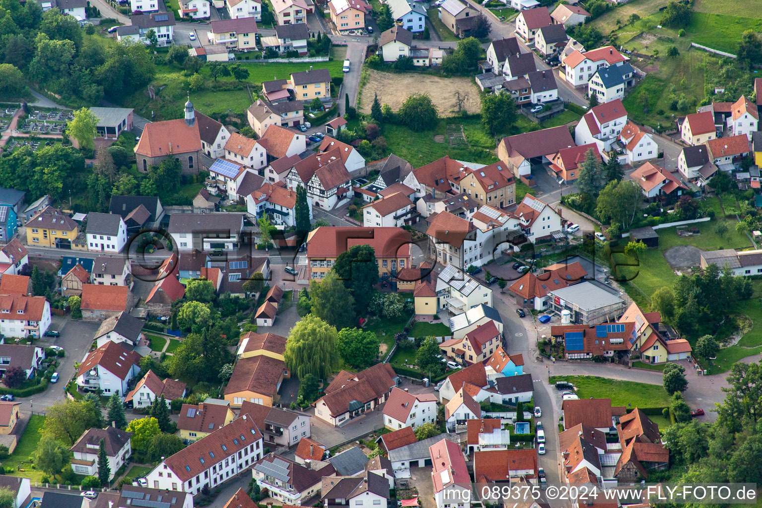 Vue aérienne de Verrouiller Tairnbach à le quartier Tairnbach in Mühlhausen dans le département Bade-Wurtemberg, Allemagne