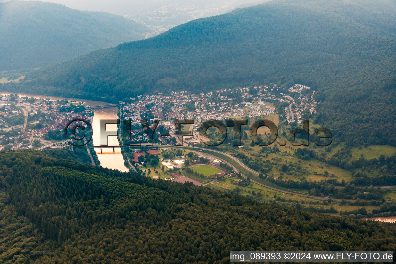 Vue aérienne de Quartier Kleingemünd in Neckargemünd dans le département Bade-Wurtemberg, Allemagne