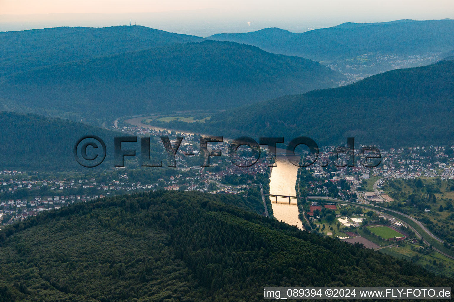 Vue aérienne de Neckargemünd dans le département Bade-Wurtemberg, Allemagne