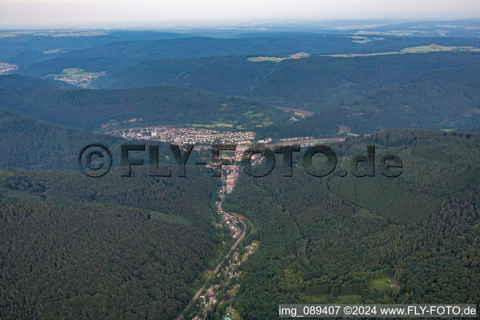 Vue aérienne de Langenthal à Hirschhorn dans le département Hesse, Allemagne