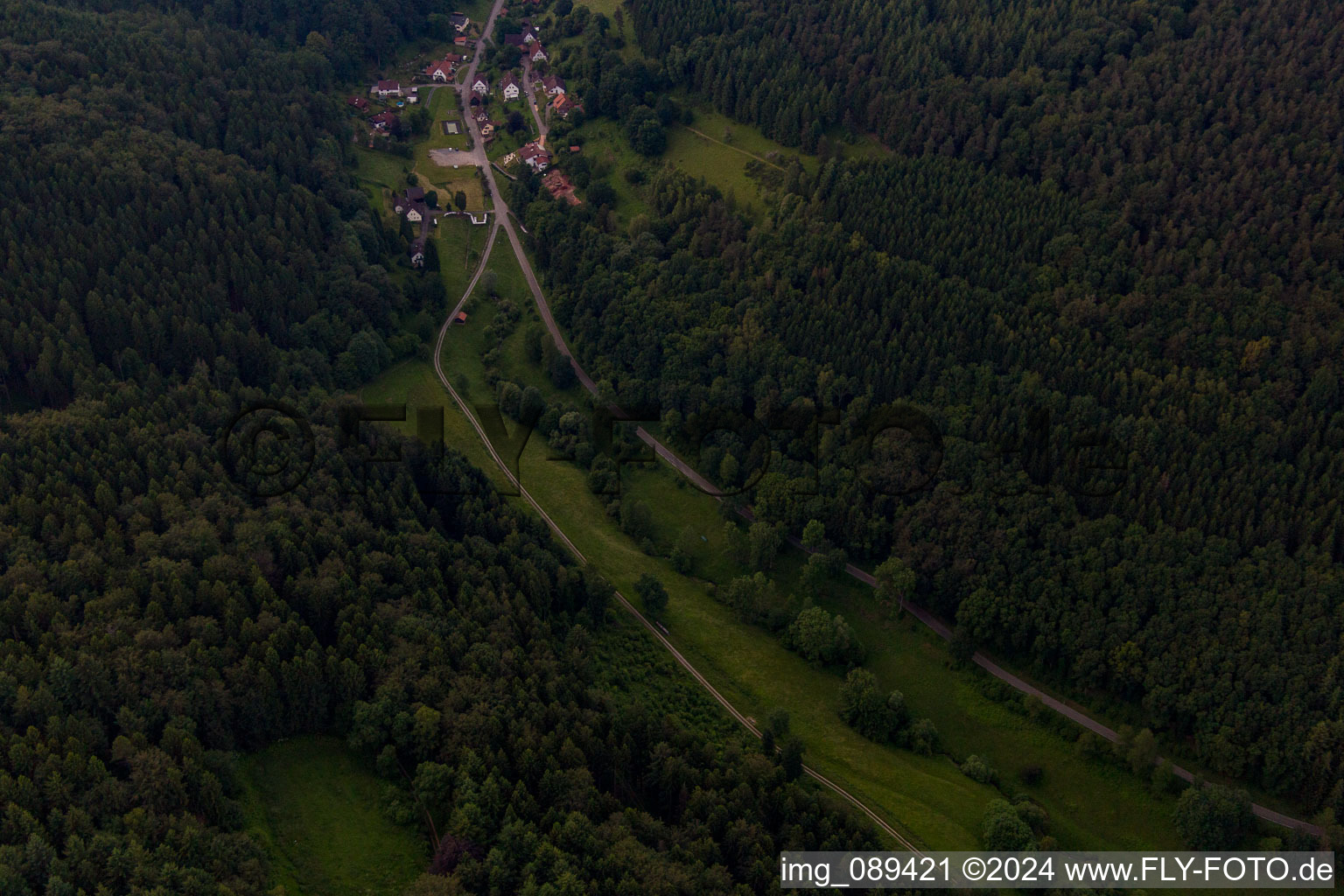 Vue aérienne de Langenthal à le quartier Brombach in Eberbach dans le département Bade-Wurtemberg, Allemagne