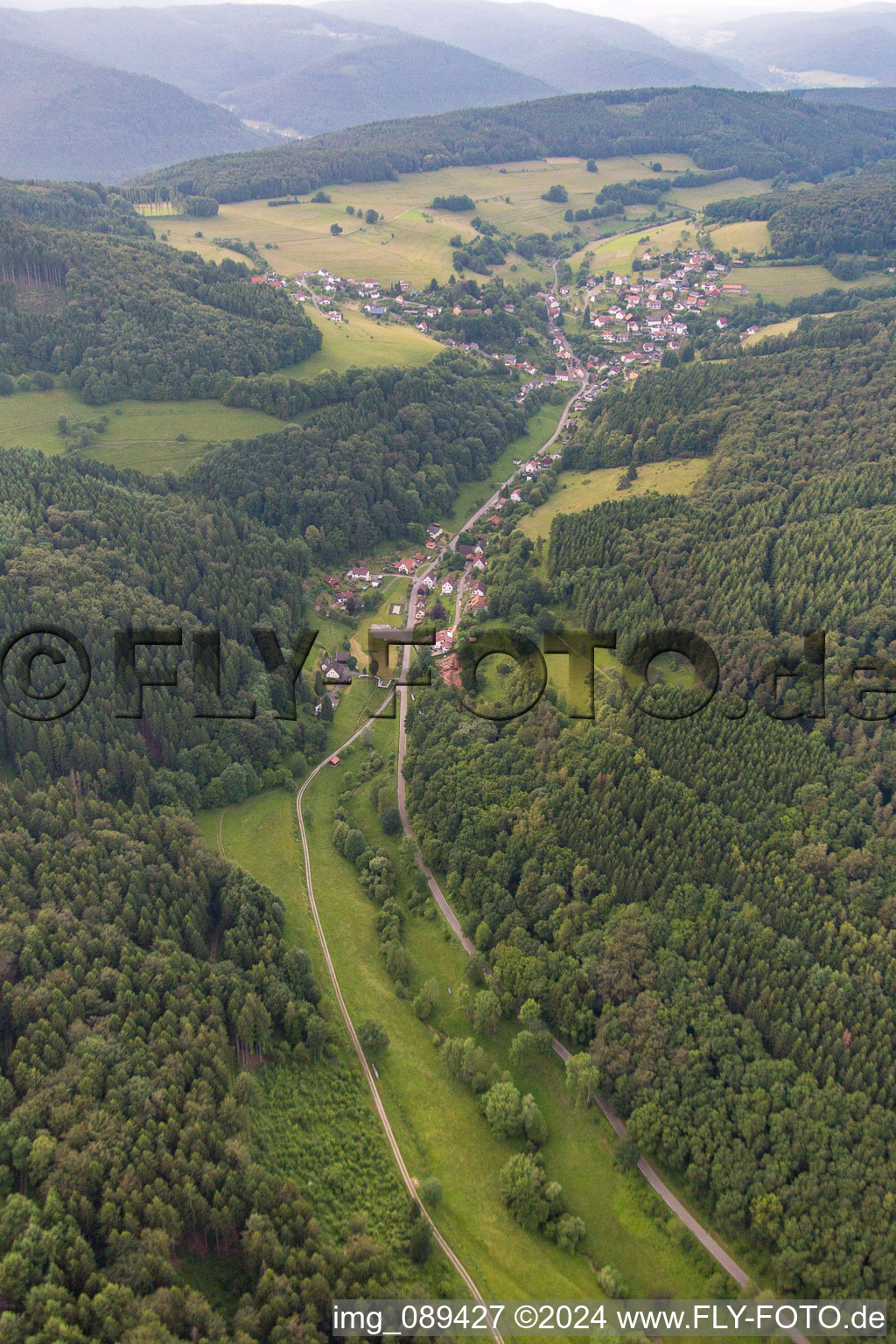 Vue aérienne de Quartier Brombach in Eberbach dans le département Bade-Wurtemberg, Allemagne