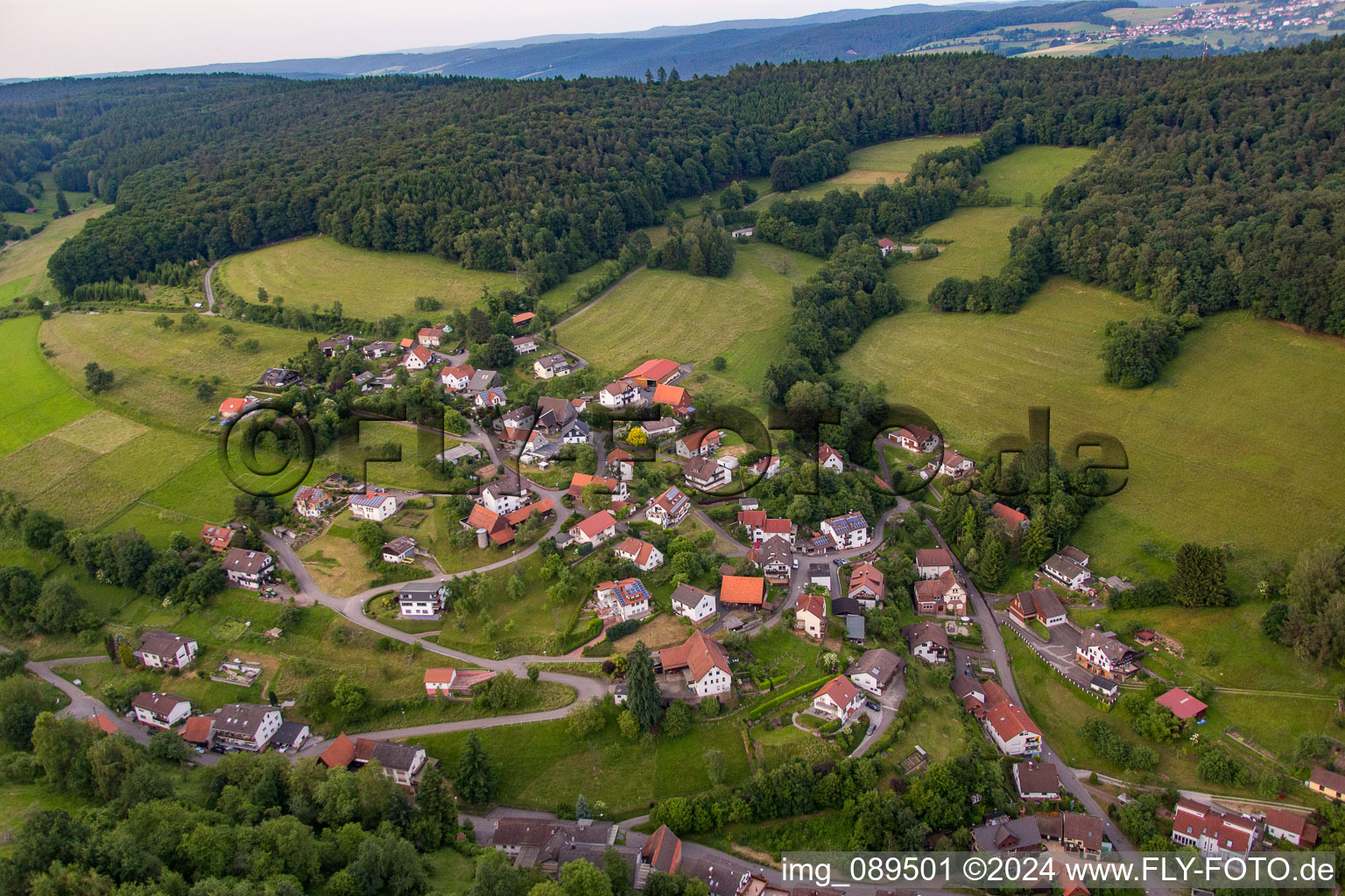 Vue d'oiseau de Quartier Brombach in Eberbach dans le département Bade-Wurtemberg, Allemagne