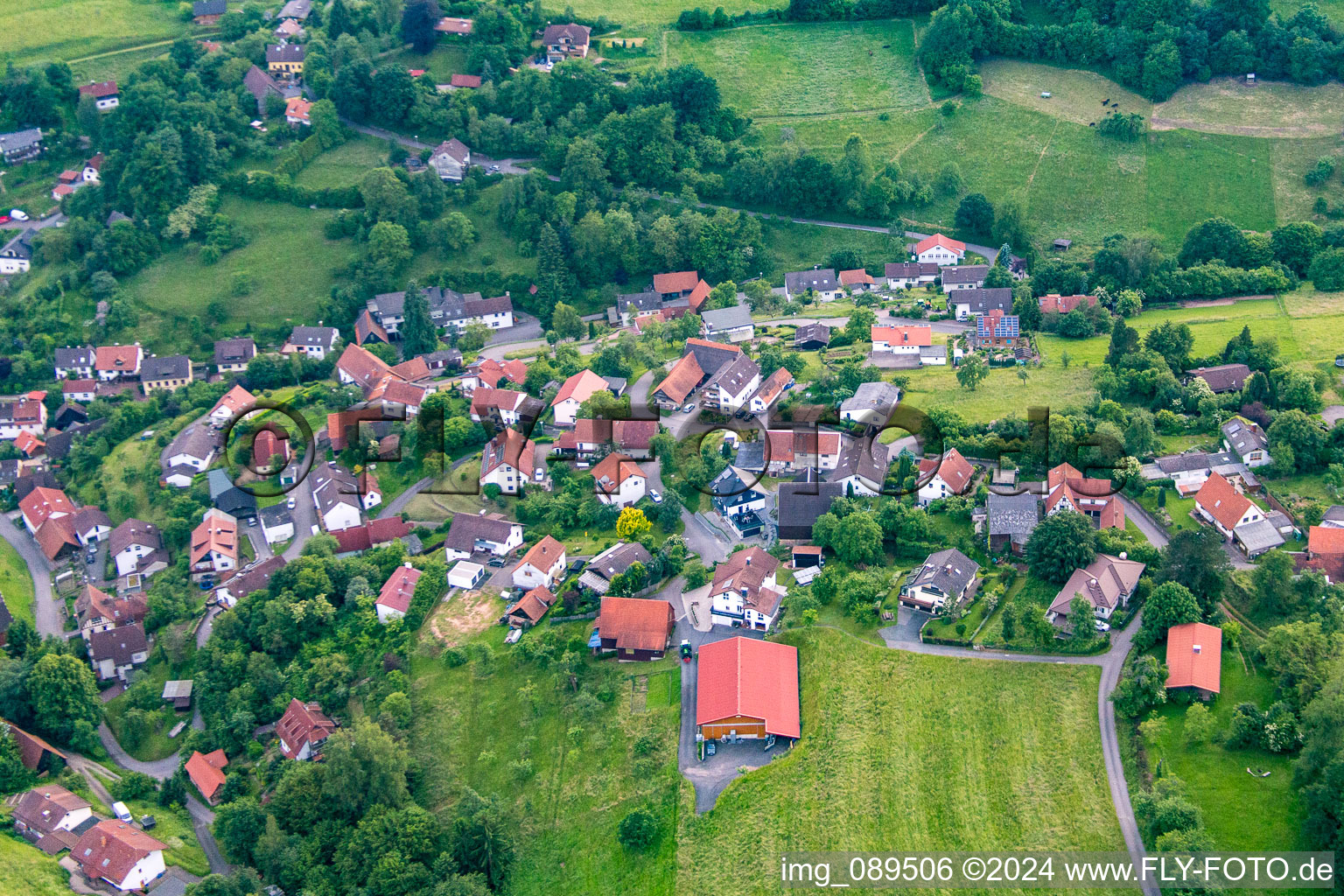 Quartier Brombach in Eberbach dans le département Bade-Wurtemberg, Allemagne du point de vue du drone