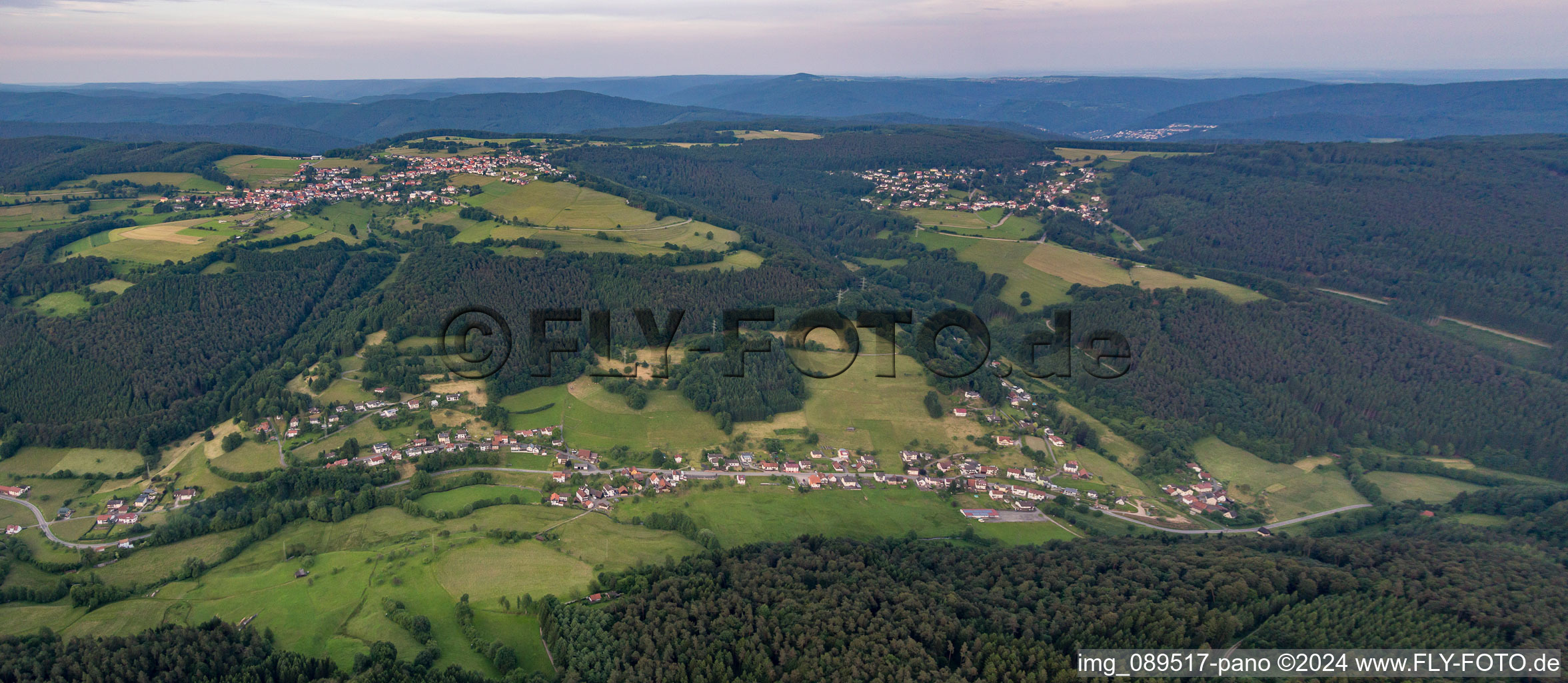 Vue aérienne de Rothenberg à le quartier Hainbrunn in Oberzent dans le département Hesse, Allemagne