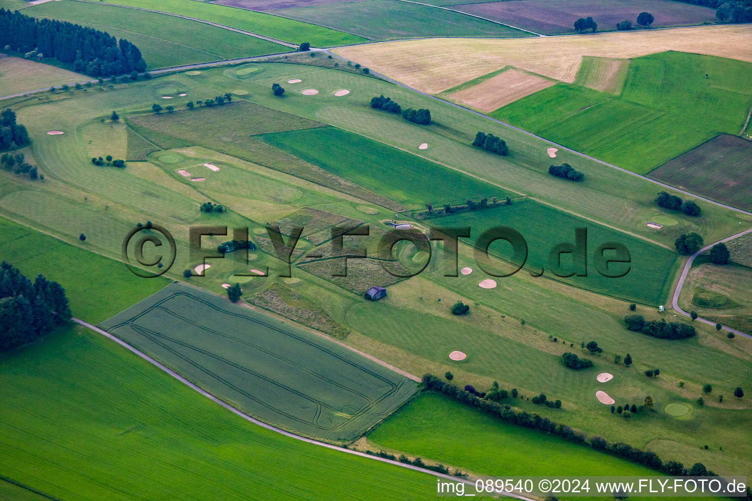 Vue aérienne de Superficie du terrain de golf Golf- und Landclub Buchenhof Hetzbach e. V. à Beerfelden à le quartier Hetzbach in Oberzent dans le département Hesse, Allemagne